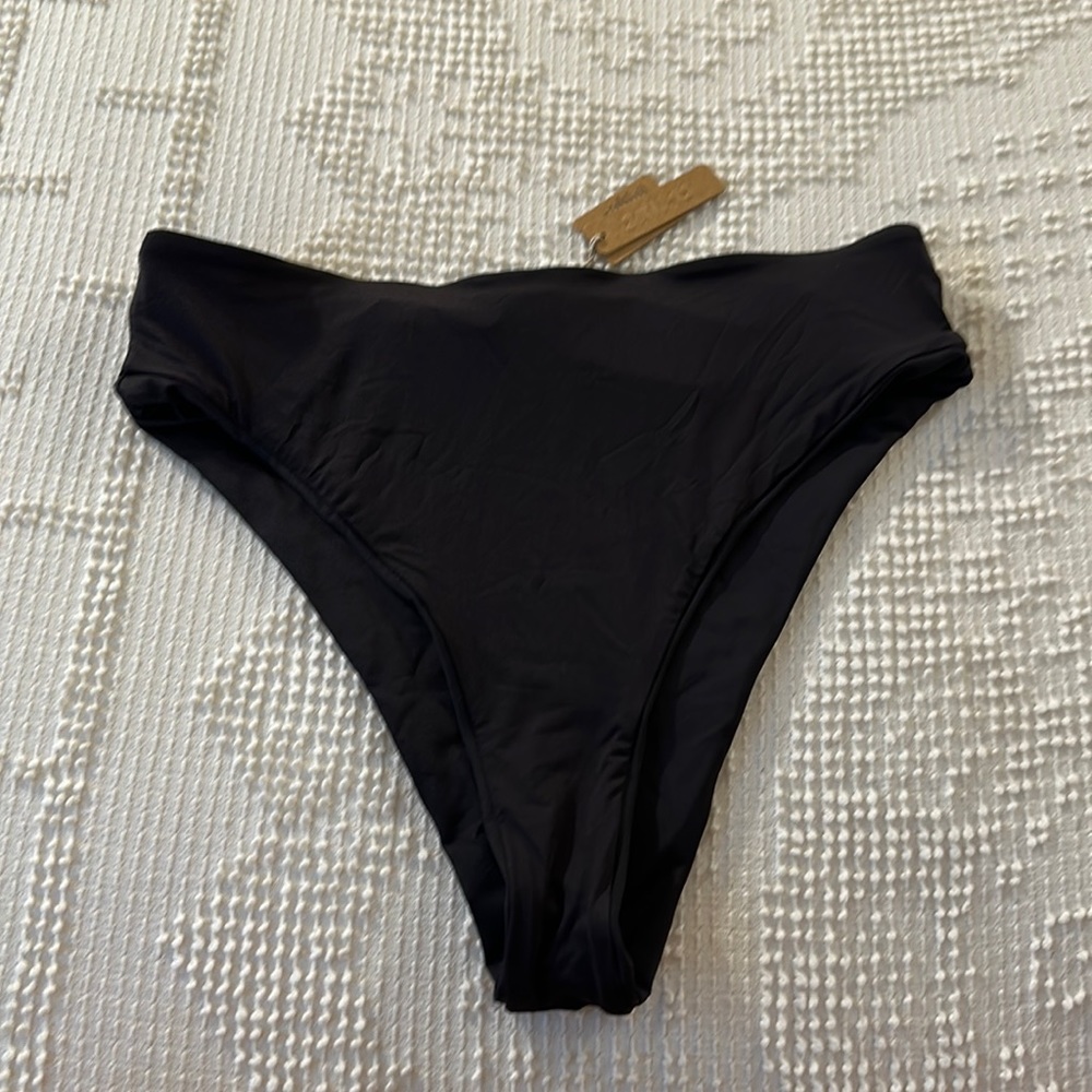 NWT Skims mid waist swim bottoms - size large. Black “onyx”